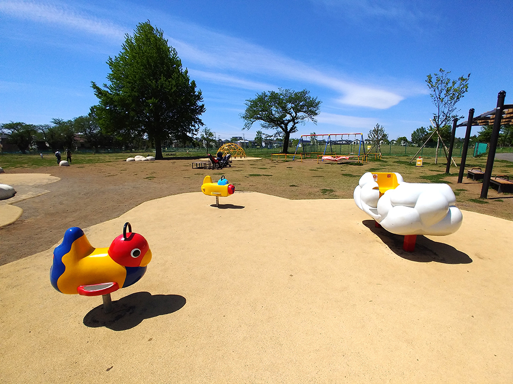 高井戸公園の遊具広場にあるロッキング遊具