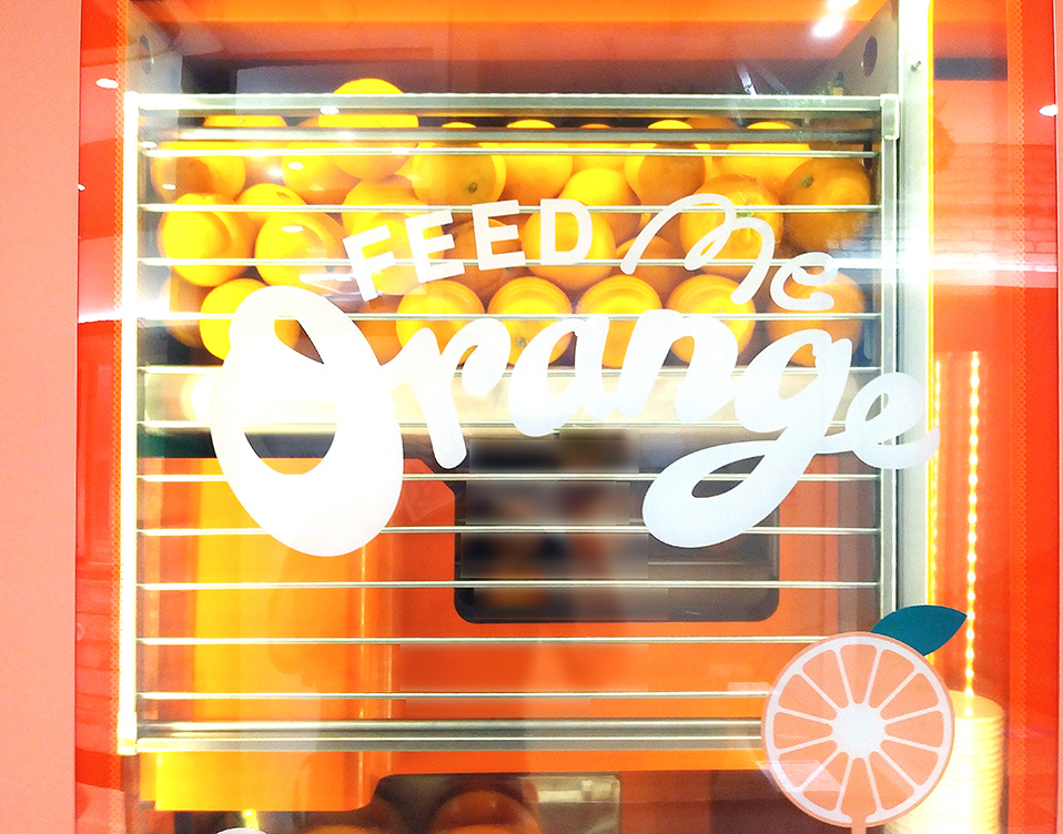 スゴい生搾りオレンジジュース自販機が渋谷マルイに登場！オレンジ3〜4 