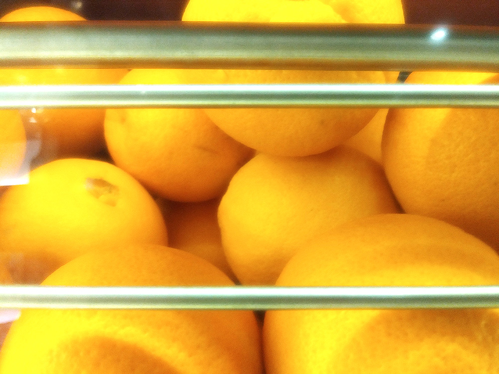 スゴい生搾りオレンジジュース自販機が渋谷マルイに登場！オレンジ3〜4 