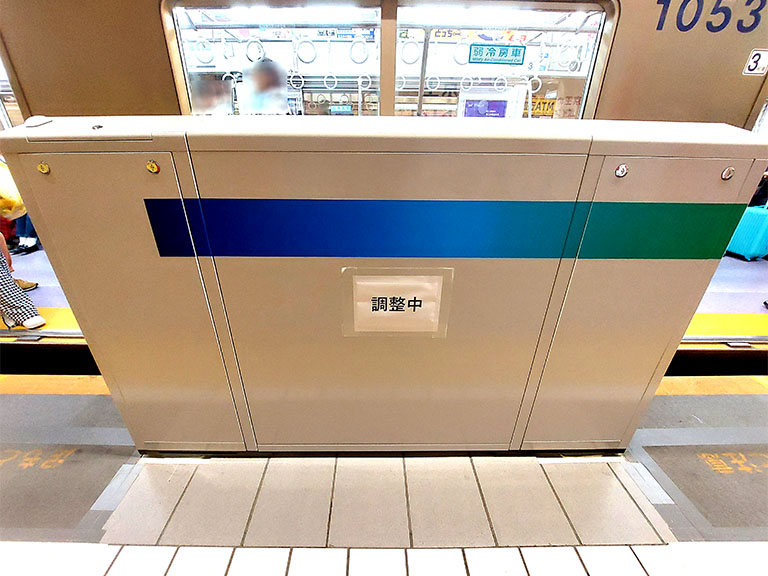 井の頭線 渋谷駅1番線降車専用ホームのホームドア