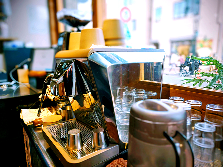 photon（フォトン）店頭のコーヒーマシンがキラキラと光る