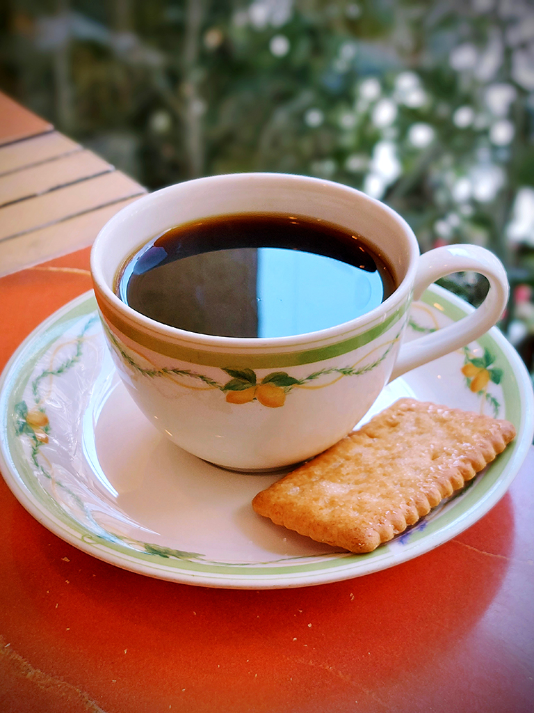 Cafe ZAC（カフェザック）のコーヒーはカップも可愛いアンティーク
