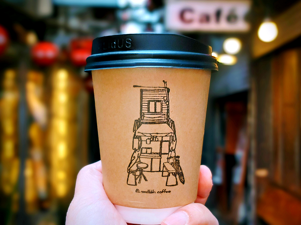 吉祥寺のコーヒーショップ〈andoh coffee（アンドウコーヒー）〉のホットコーヒー