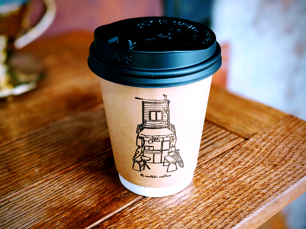 吉祥寺のコーヒーショップ〈andoh coffee（アンドウコーヒー）〉のホットコーヒー