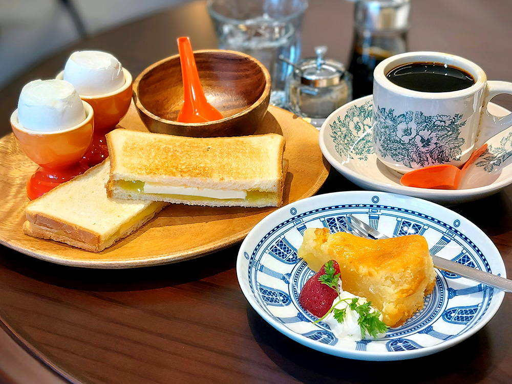 渋谷にオープンしたシンガポール料理店「SINKIES（シンキーズ）」のカヤトーストとバターケーキ
