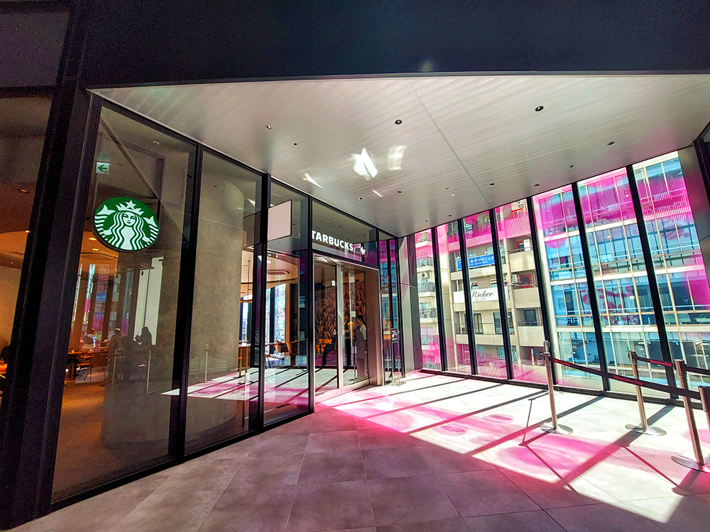 渋谷エリア初オープンのスタバのティー専門店・スターバックスコーヒー 渋谷サクラステージ店の外観