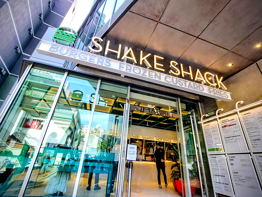 シェイクシャック（SHAKE SHACK）の渋谷店の店舗入口