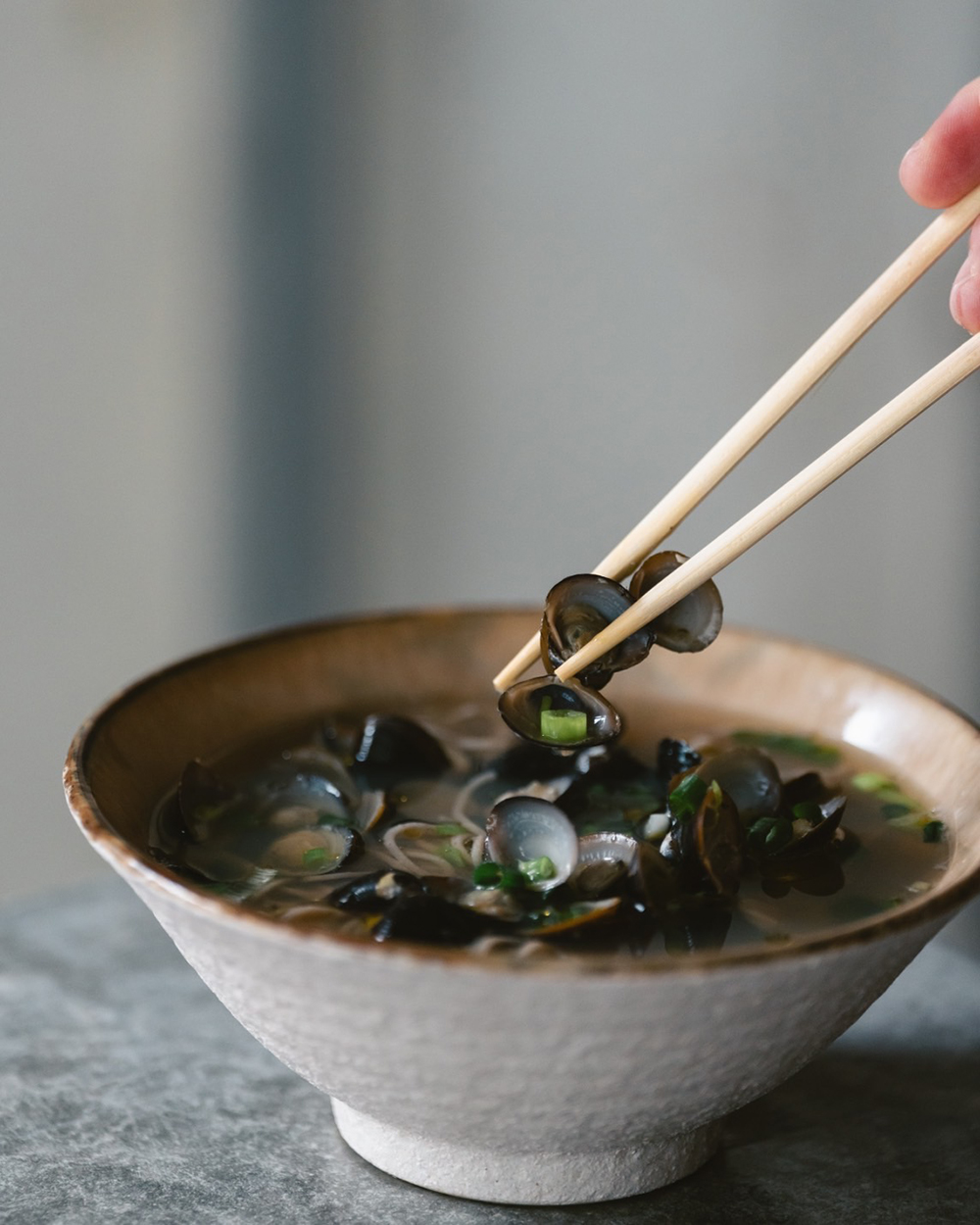 【渋谷】京都発人気立ち食い蕎麦「SUBA VS」が斬新すぎる！クリアな旨味の関西だしが美味 - シブきち｜井の頭線沿線のローカルメディア