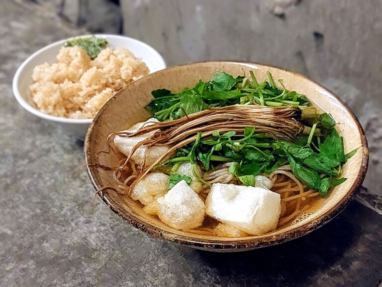 【渋谷】京都発人気立ち食い蕎麦「SUBA VS」が斬新すぎる！クリアな旨味の関西だしが美味 - シブきち｜井の頭線沿線のローカルメディア