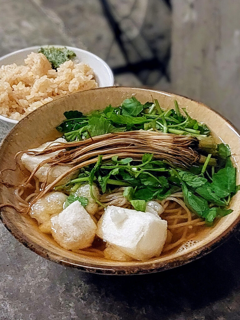 【渋谷】京都発人気立ち食い蕎麦「SUBA VS」が斬新すぎる！クリアな旨味の関西だしが美味 - シブきち｜井の頭線沿線のローカルメディア