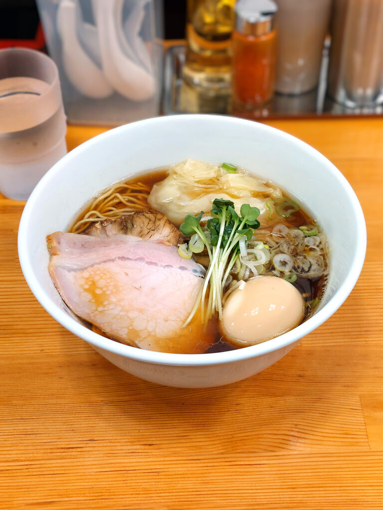 下北沢の人気ラーメン店「中華そば こてつ」の特製中華そば
