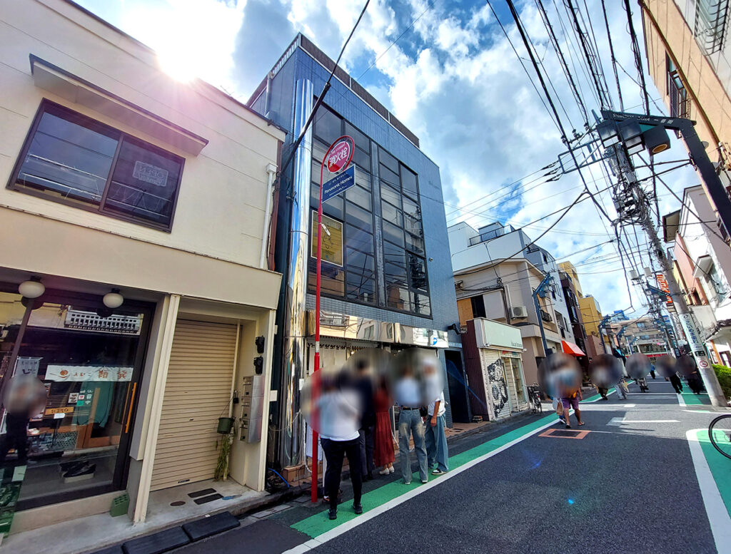下北沢の人気ラーメン店「中華そば こてつ」の外観